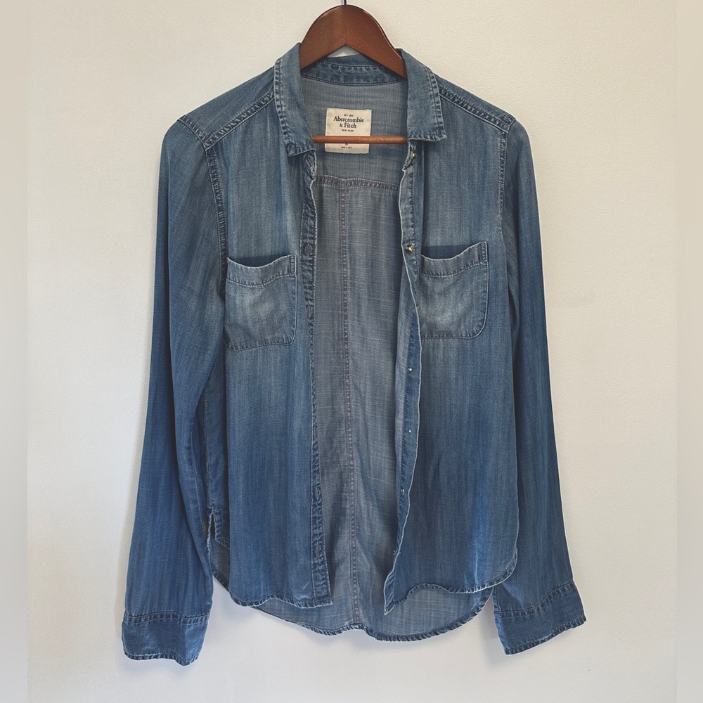Abercrombie & Fitch Distressed Casual Long-Sleeve Button-Down Denim Shirt SIZE M
